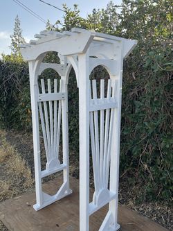 Custom Arbor Approximately 3’x7’ 
