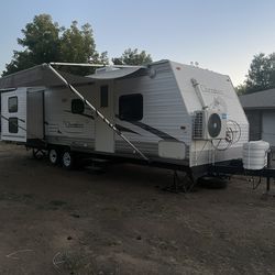2006 Cherokee Camping Travel Trailer RV