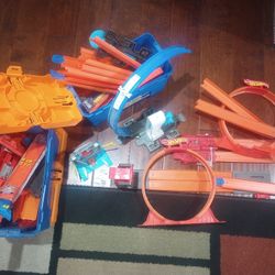 Authentic Hot Wheels Tracks, Loops, Race Starters, And Storage Boxes (2)