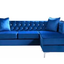 Raymond and Flanagan velvet sofa set