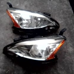 2013-2015 Nissan Sentra Halogen Bulb Headlights With Light Bulbs And Assembly Oem.