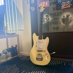 IYV ISMF-200 Mustang Guitar