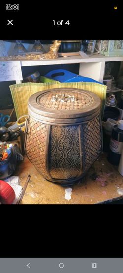 Vintage Chinese woven lidded bamboo rice bucket