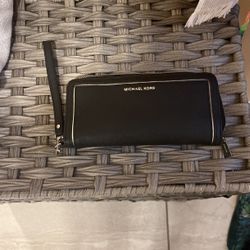 Michael Kors Wristlet Wallet