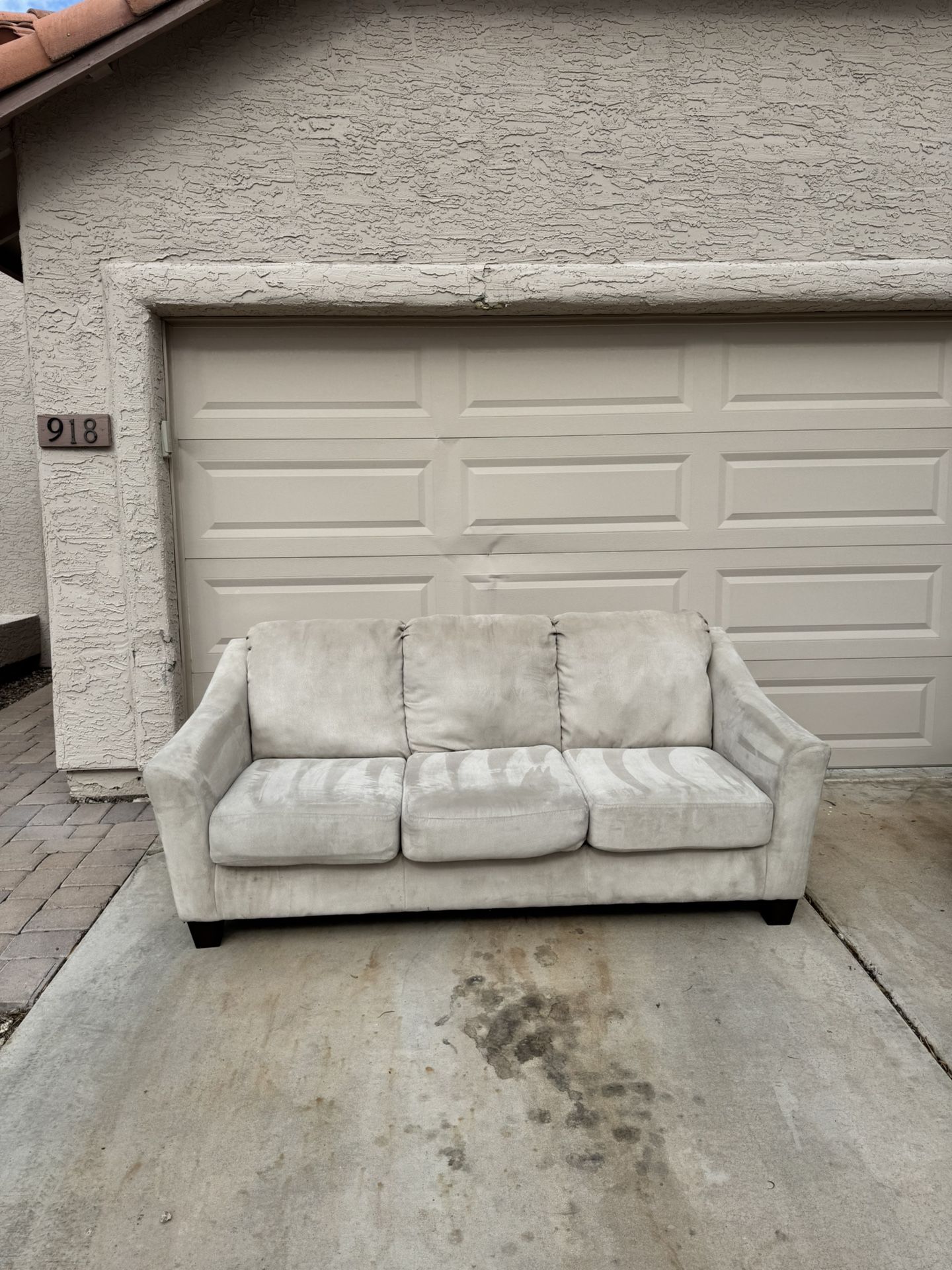 Couch For Sale (FREE Delivery!)