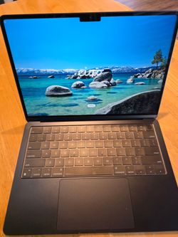 MacBook Air M2 (Original Box & Charger)