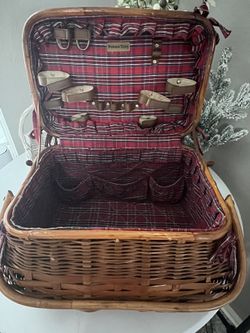 Picnic Time basket