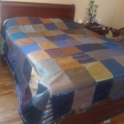 Queen Size Quilt/ Bedspread 