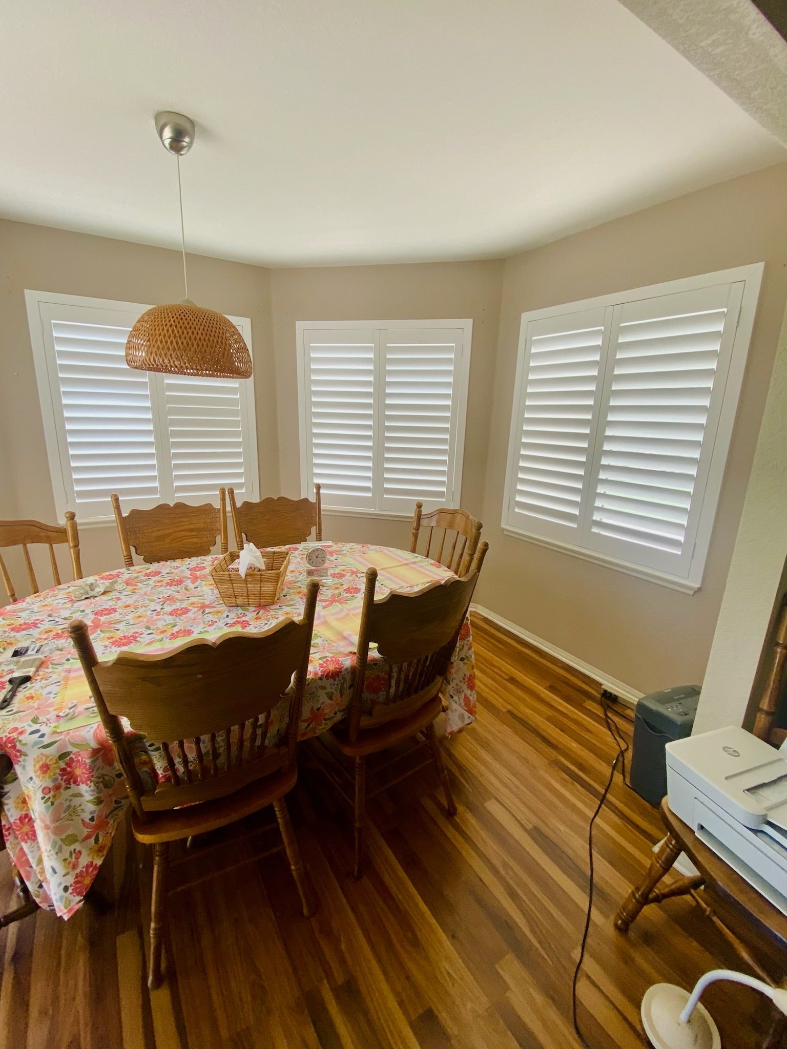 Custom Interior Wood Shutters. Install Included. Persianas De Madera. Best Pricing. We Service All of Southern California. 951-573-2560