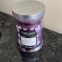 Lilac Blossoms Candle 18 Oz