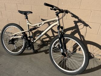 aluminium bike nice color everything work good tires size 26