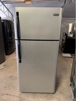 FRIGIDAIRE REFRIGERATOR