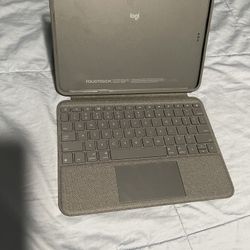 iPad Air 4 Logitech Keyboard  Case 