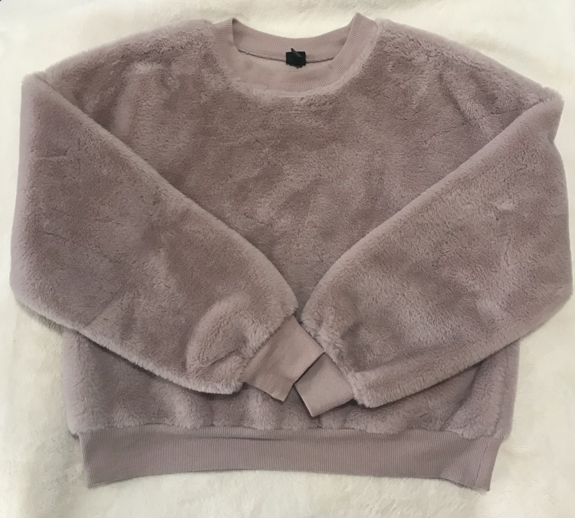 Wild Fable Women’s Soft/Fuzzy Sweatshirt SIZE MEDIUM 