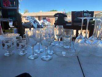 Sets of glass dishes