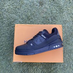 Black Trainers 