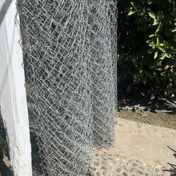 Wire Fence — 60’  By 4’ —only $ 50.- Dlls . 
