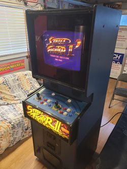 Streetfighter 2 arcade game works great and takes quarters it's available