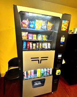 Wittern 3589 Snack & Can/Bottle Combo Vending Machine 45 Select 115V