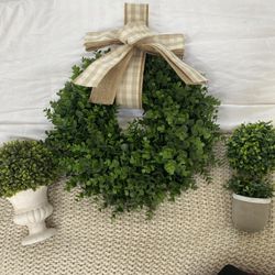 Set Of 3 Faux boxwood Plant Items