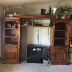 Entertainment CenterIn Very Good Condition Wood