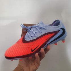 Nike cleats size 8