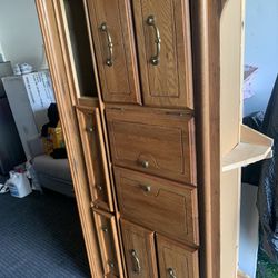 **FREE **MUST PICK  UP TODAY DRESSER & MIRROR