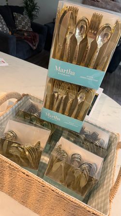 Gold plastic cutlery