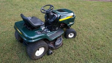 Se arreglan máquinas para cortar pasto!!🚜