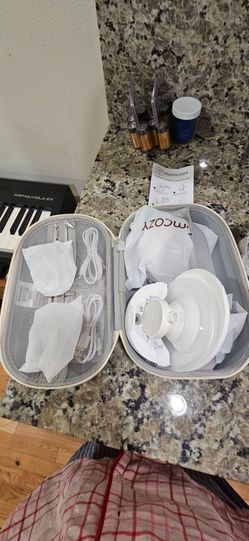 Momcozy All-in-one M5 Wearable Breast Pump