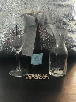 Champagne flute and wine carafe boxes