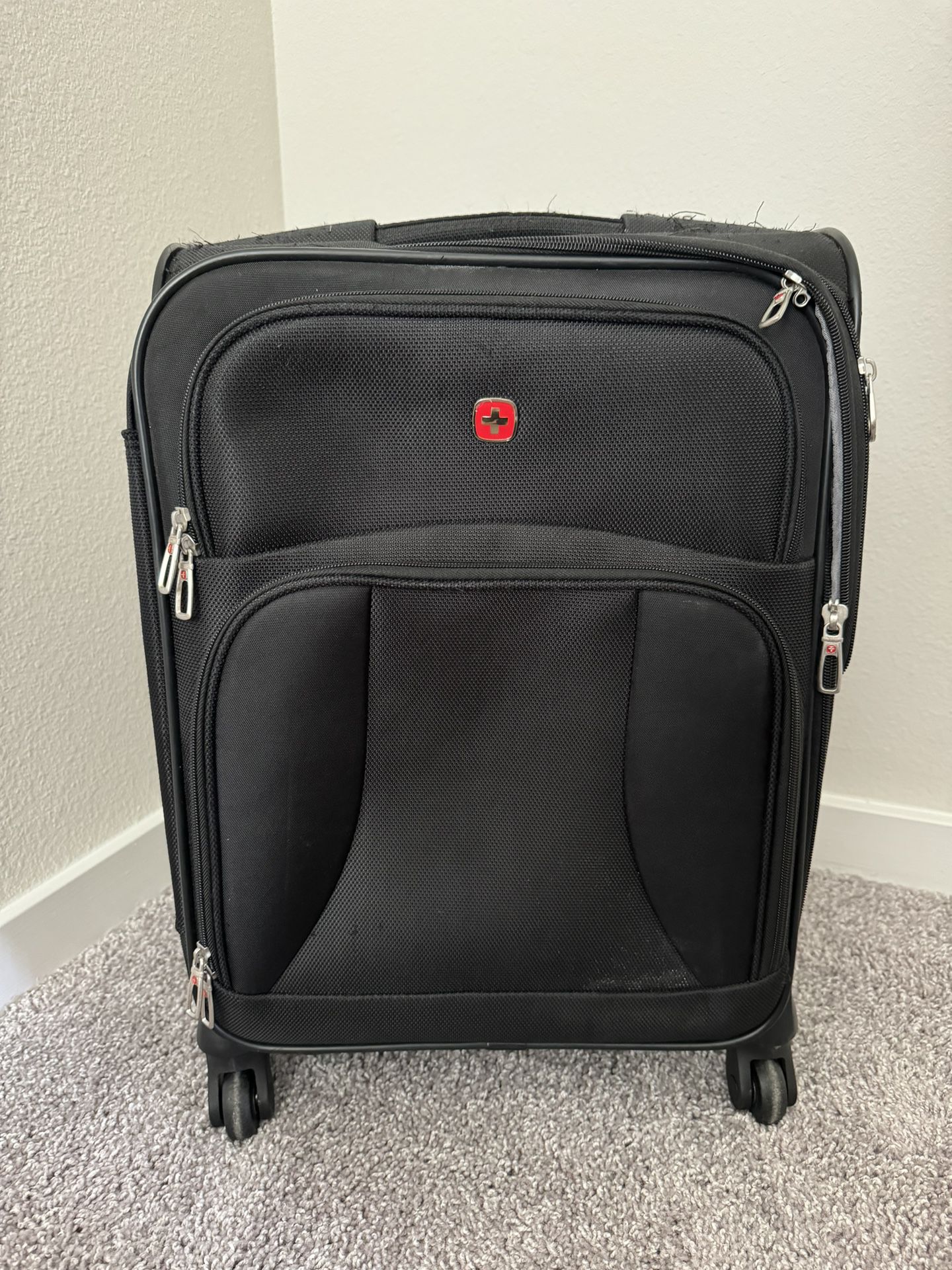 SWISSGEAR Travel Suitcase 