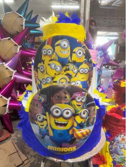 Minions pastel piñata