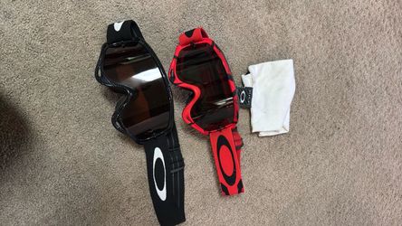 Oakley Motocross Goggles – Lot of 2