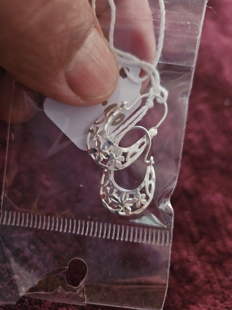 ANILLOS Y ARETES PARA MUJER