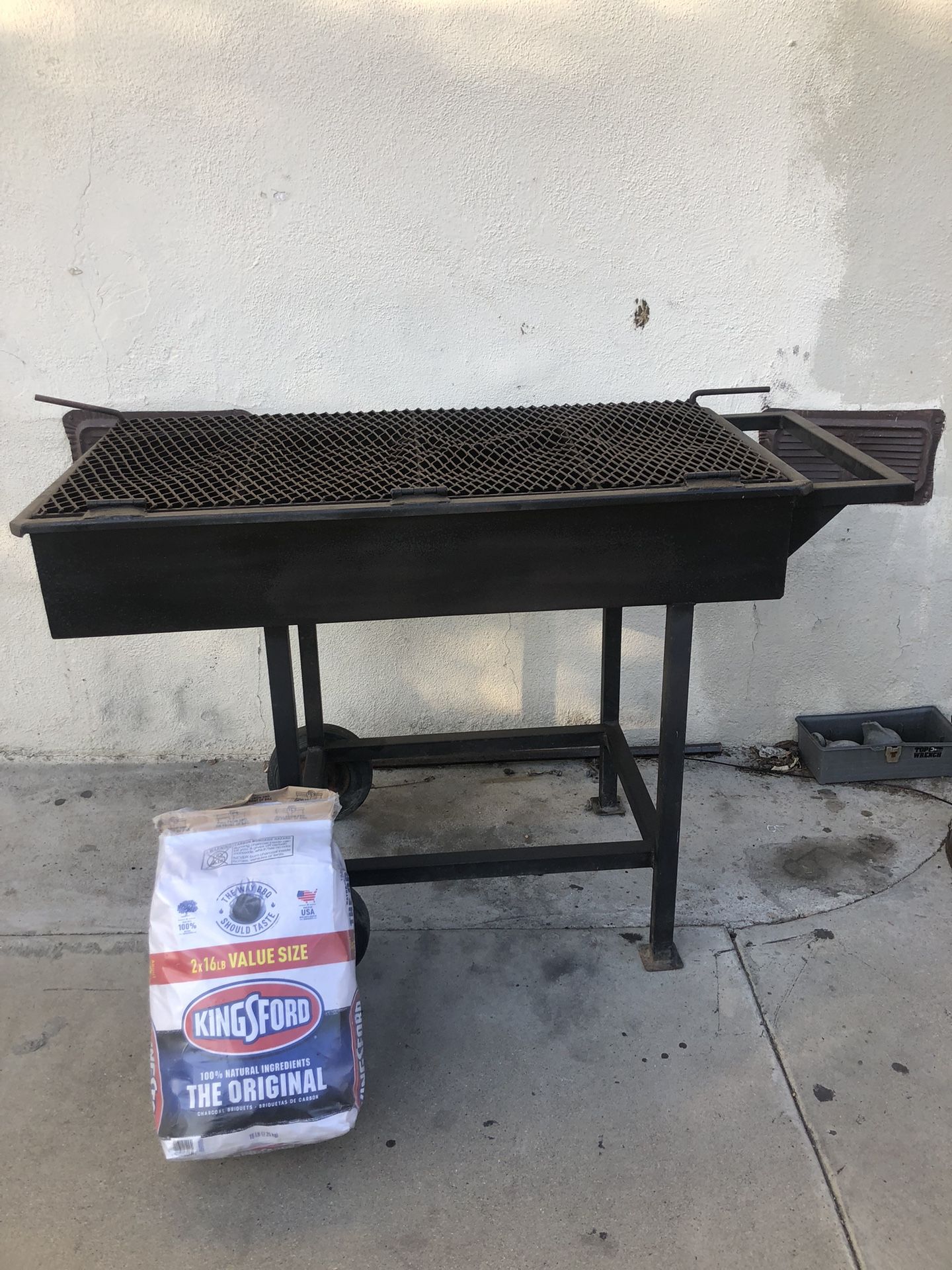 Bbq Grill Smoker. Charcoal Grill