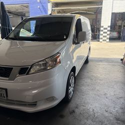 2019 nissan nv200 salvage title