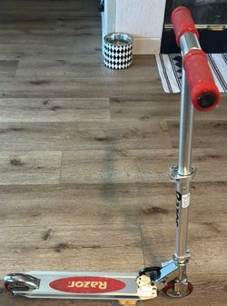 Razor A3 Kick Scooter - Red