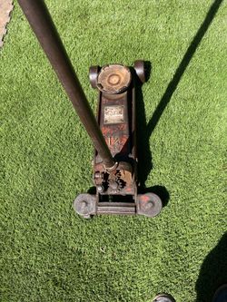 1.4 Ton Hein Werner Heavy-Duty Multi-Purpose Hydraulic Floor Jack