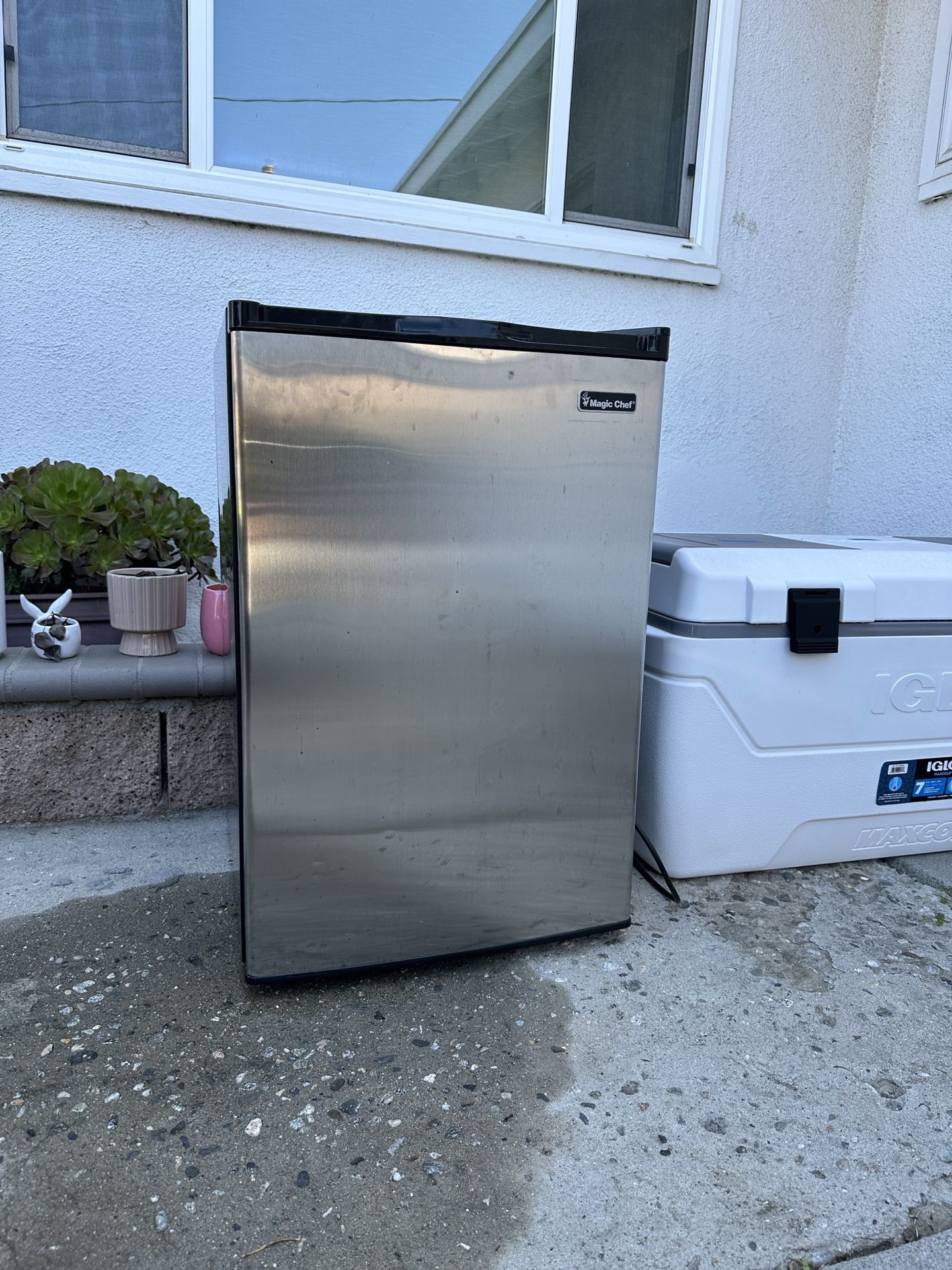 Magic Chef Mini Refrigerator