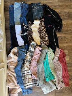 Women’s clothing (S-L) : Long sleeves, shorts, jeans