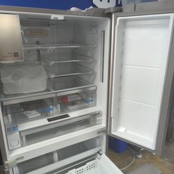 Frigidaire Gallery French Door Refrigerator in PurePour Water Filter with Stainless steel and Adjustable Temp Drawer