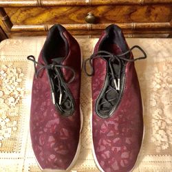 PRICE DROP! Like New Air Jordan Future Low Burgundy Camo - Size 11q