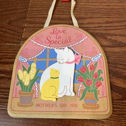 Avon “Love Is Special“ 1991 Mother’s Day Wooden Plaque – Cats And Flowers
