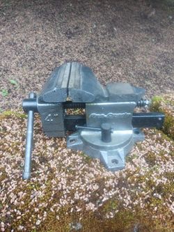 Small "4 Bench Vice