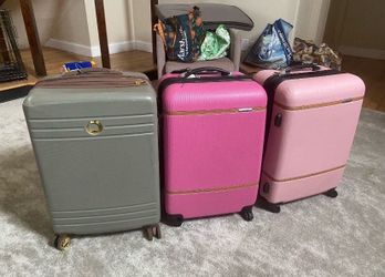 Set of 3 Hard Shell Spinner Suitcases