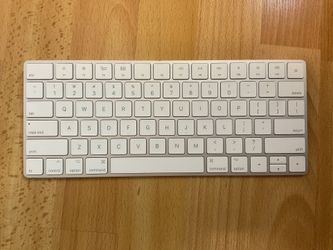 Apple Magic Keyboard - Wireless, Rechargeable (US English) - Silver - GOOD CONDITION