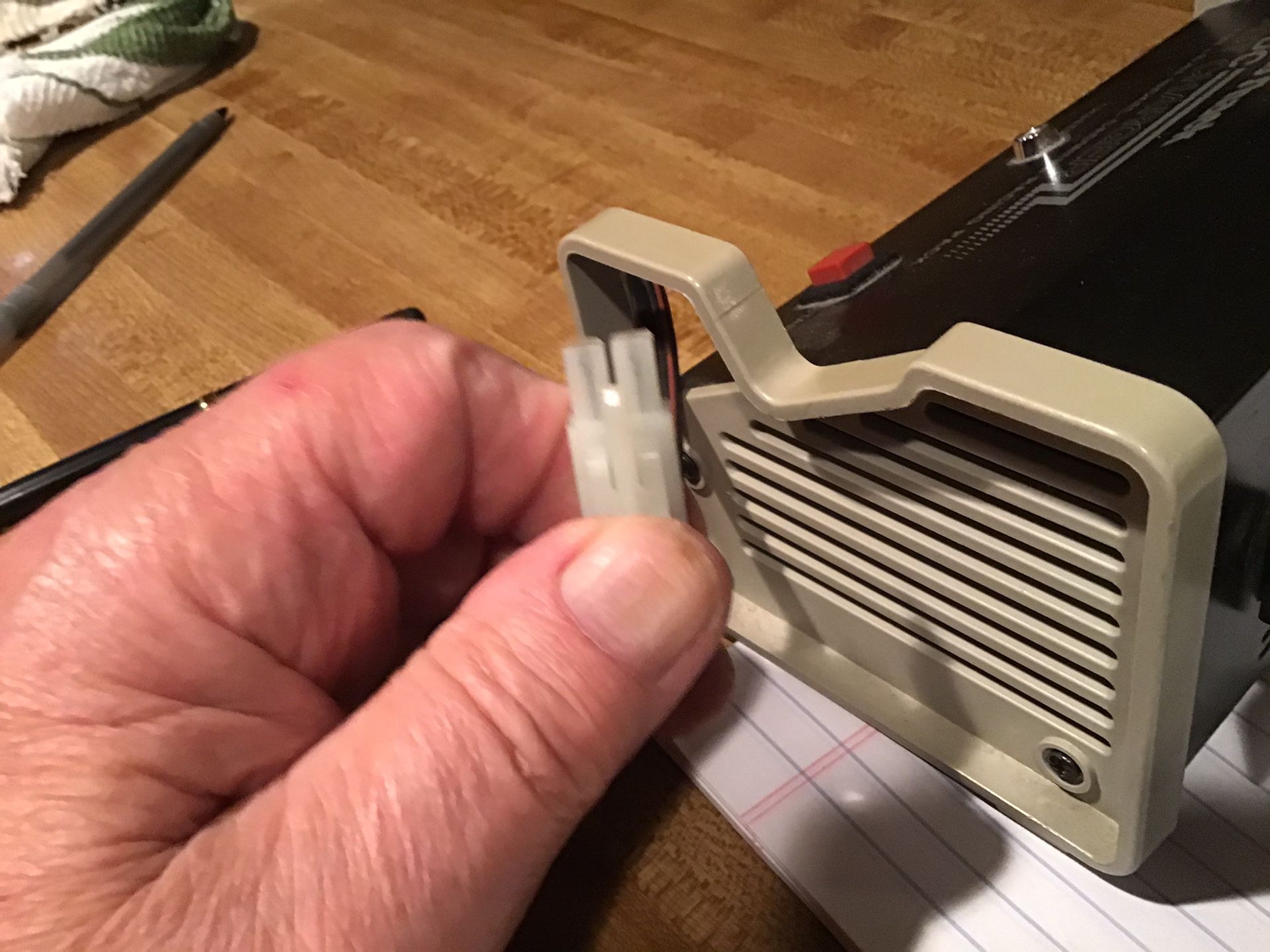 RADIO SHACK NI CAD BATTERY CHARGER. USED ON RC AND MISC. TOYS.