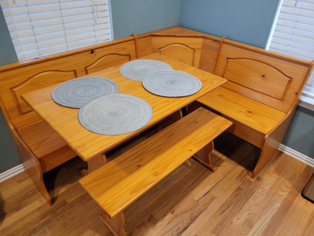 Kitchen Table Nook