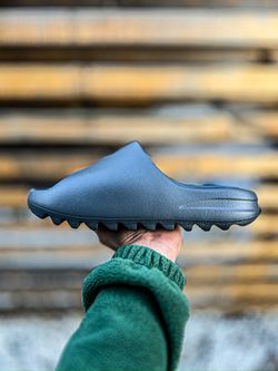 Yeezy Slide Slate Grey Size 10